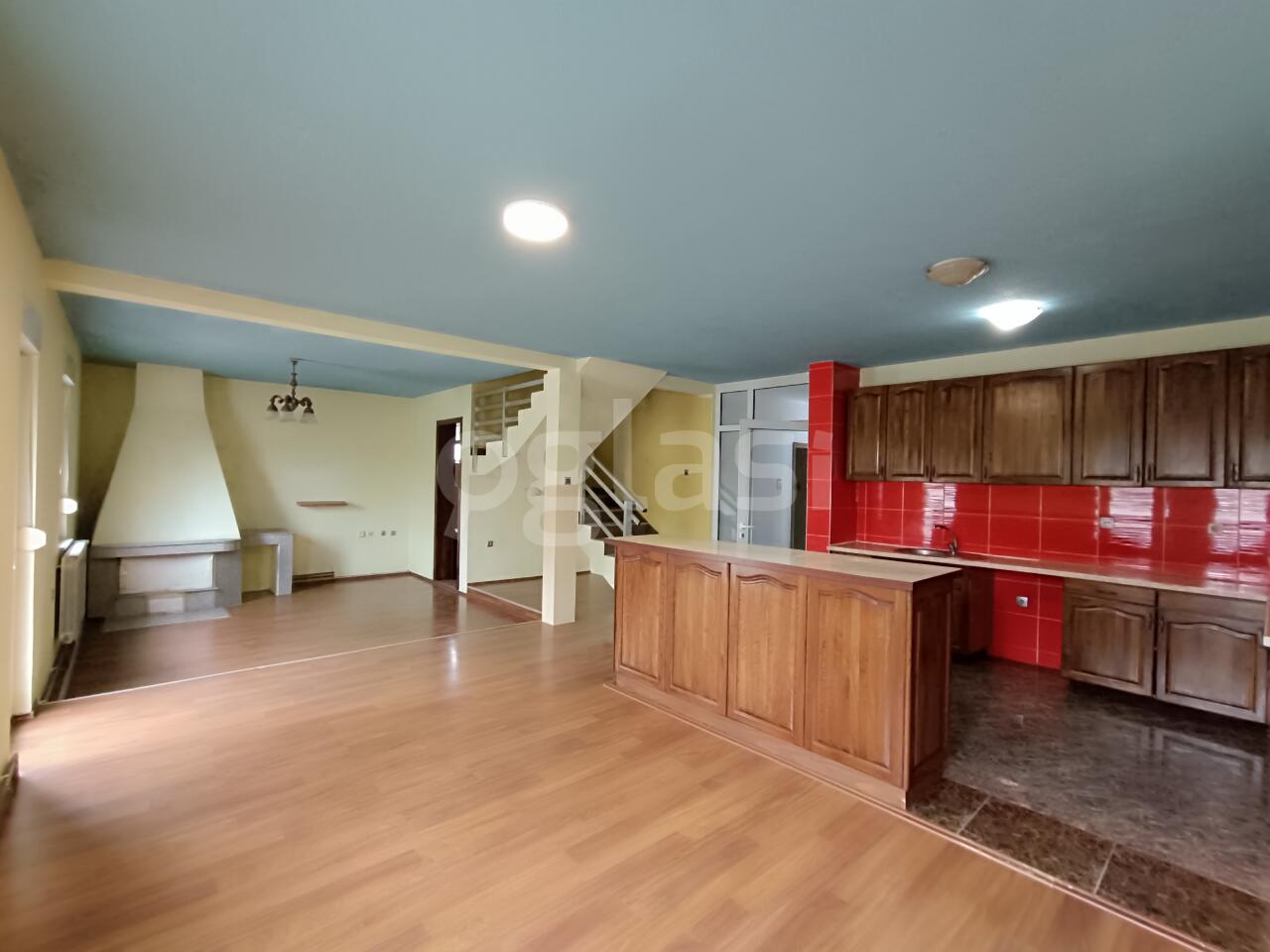 c275341137ce.jpg