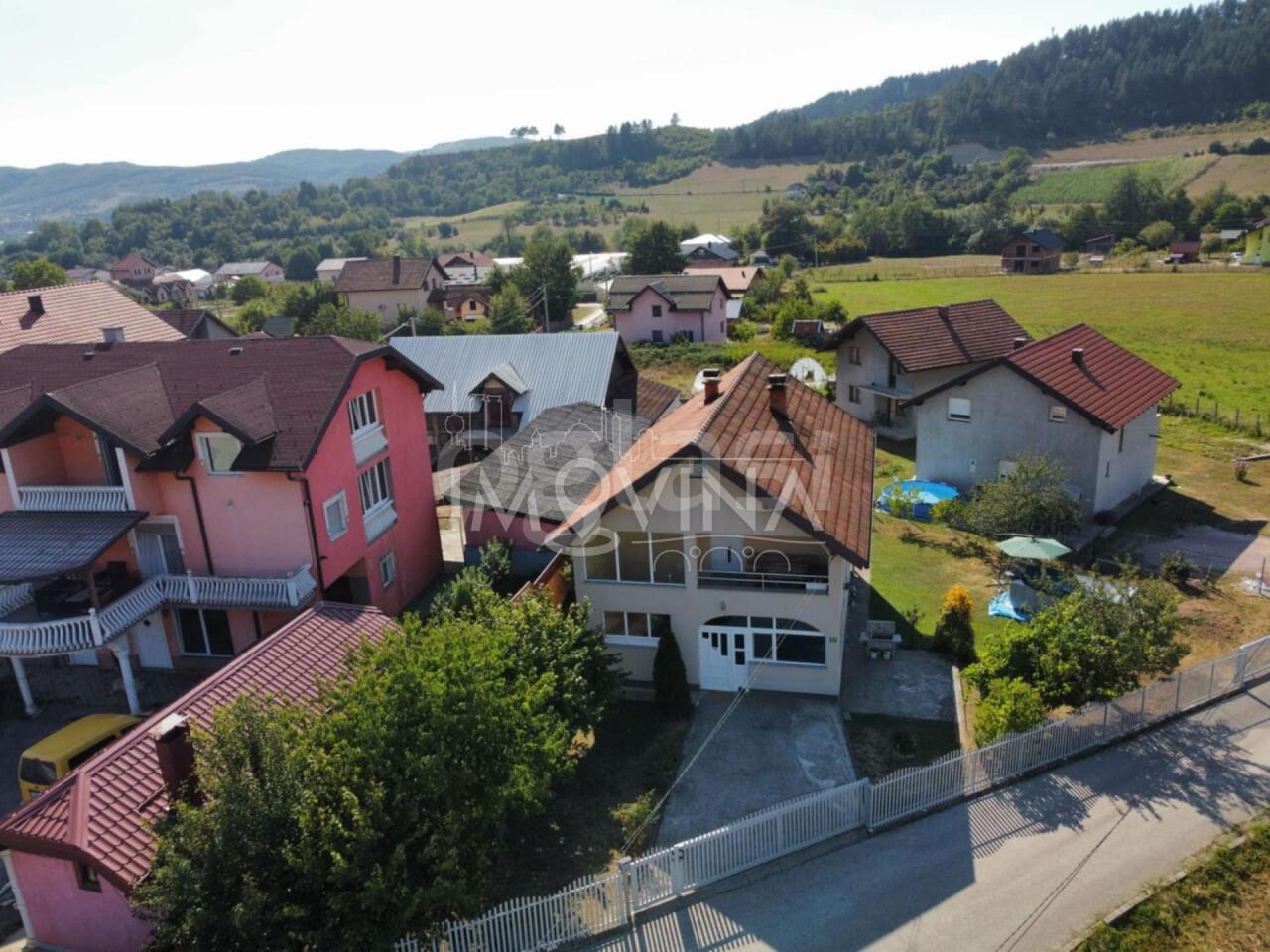 e04e308127e8.jpg