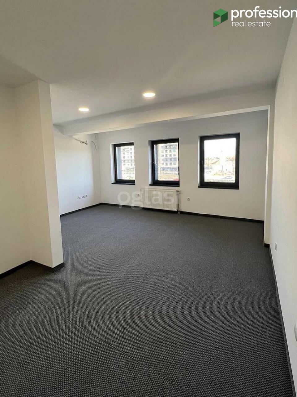 9bed7714efaf.jpg