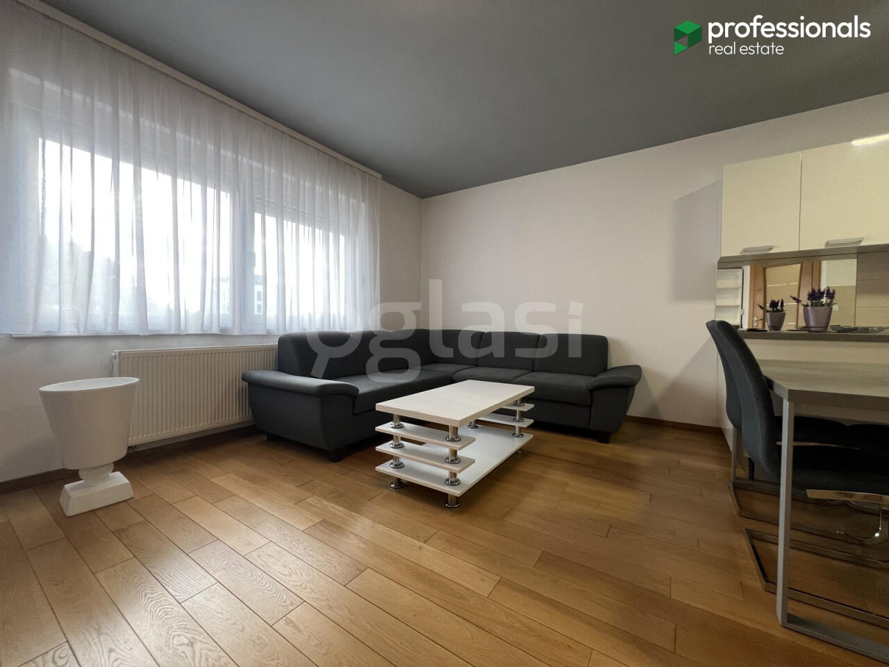 172350457c4d.jpg