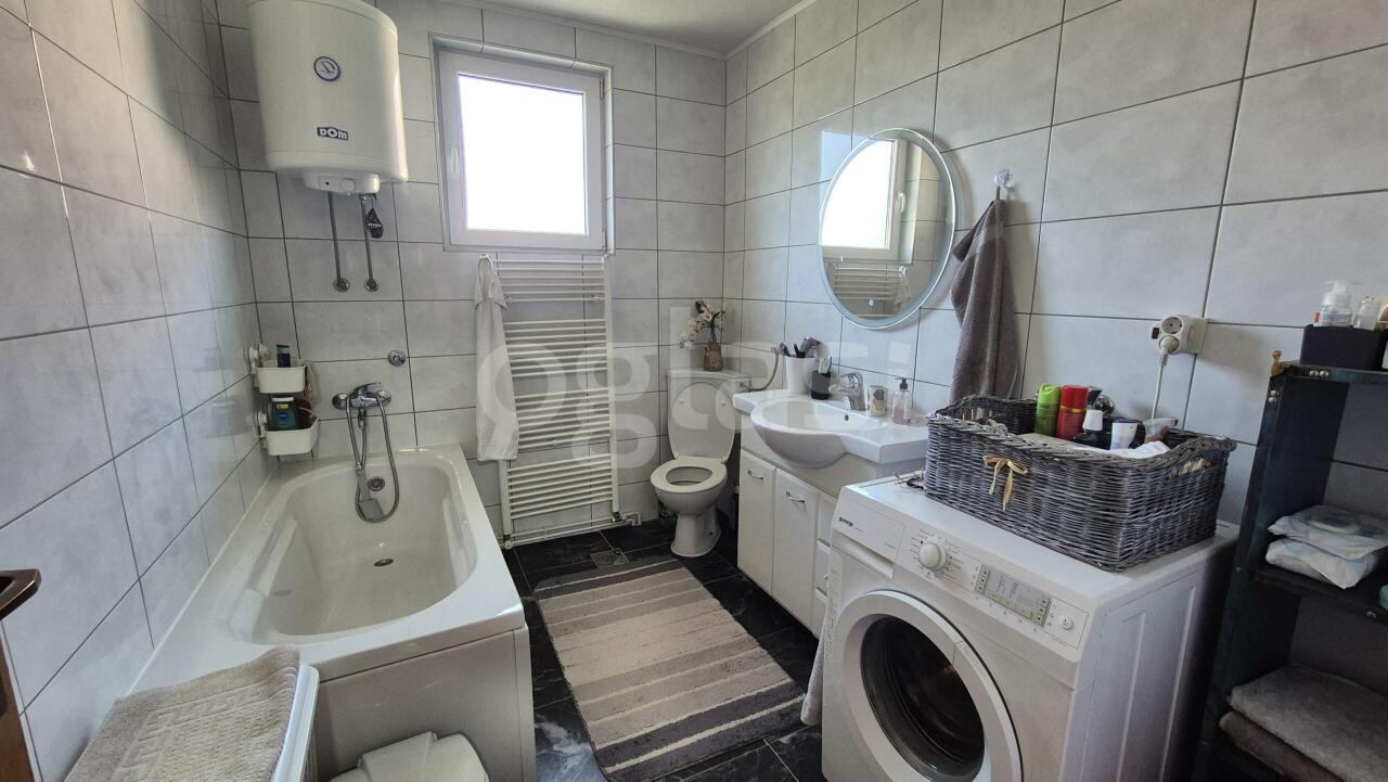 6f67aed85120.jpg