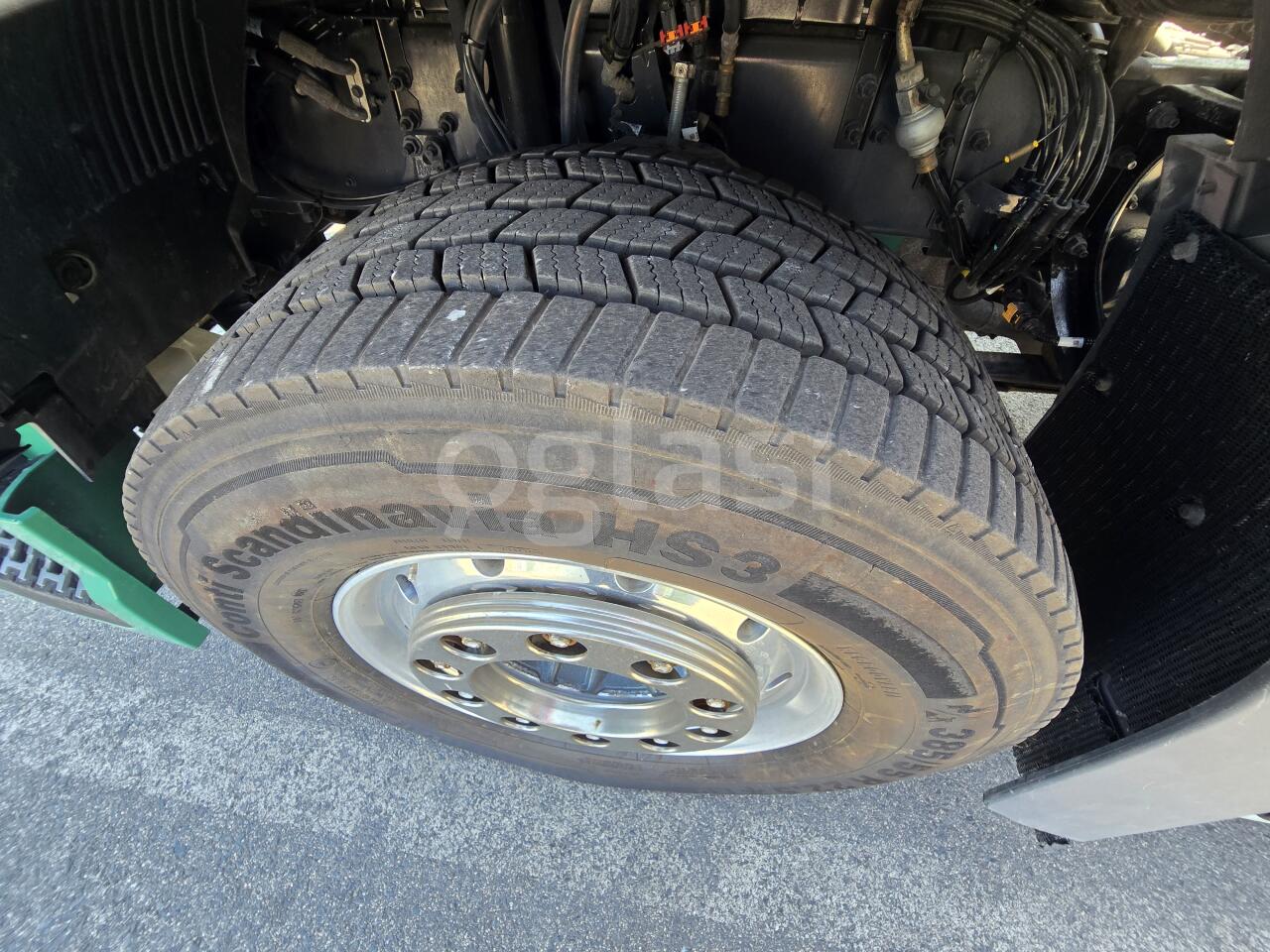 f50cc96333dd.jpg