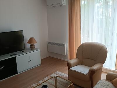 69f90959aded.jpg