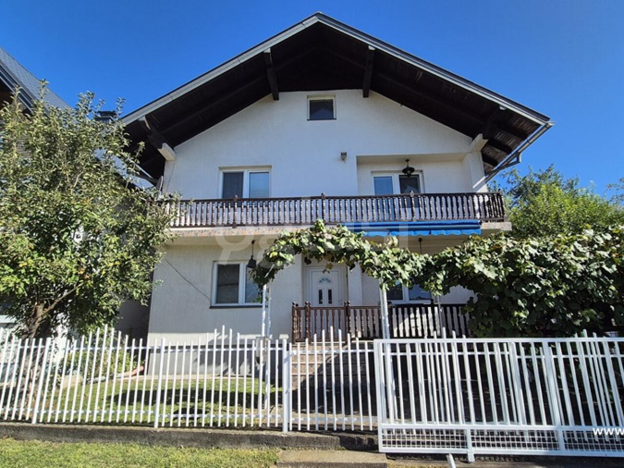 b1197844102c.jpg