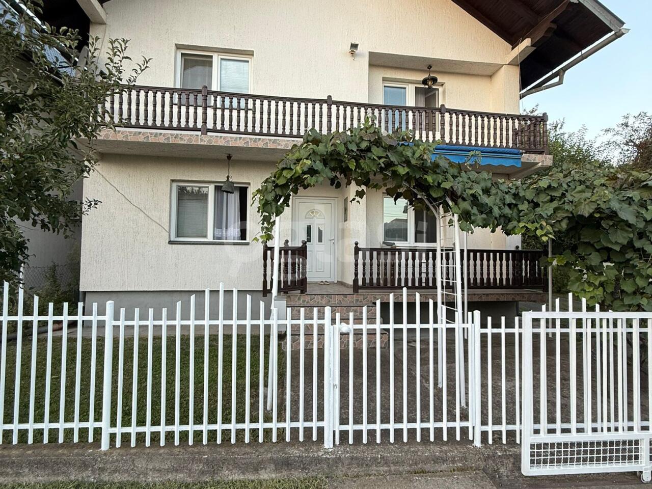 e002073455d1.jpg