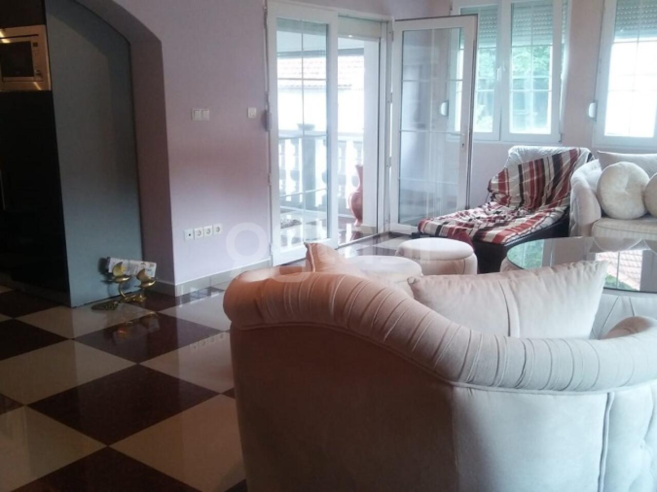 5d227de8a37c.jpg