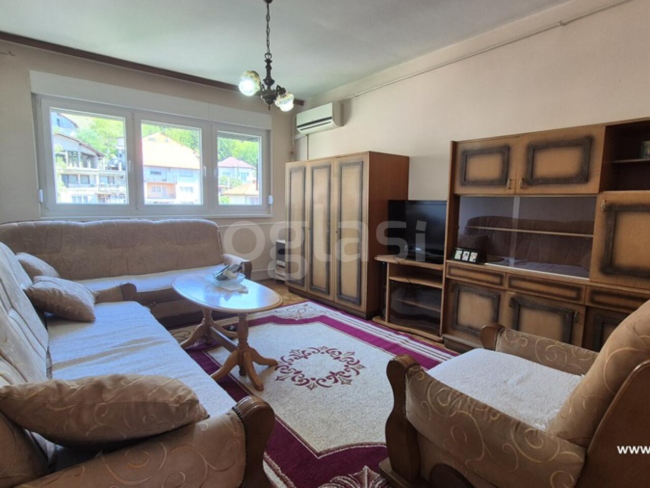 6ce86e065550.jpg