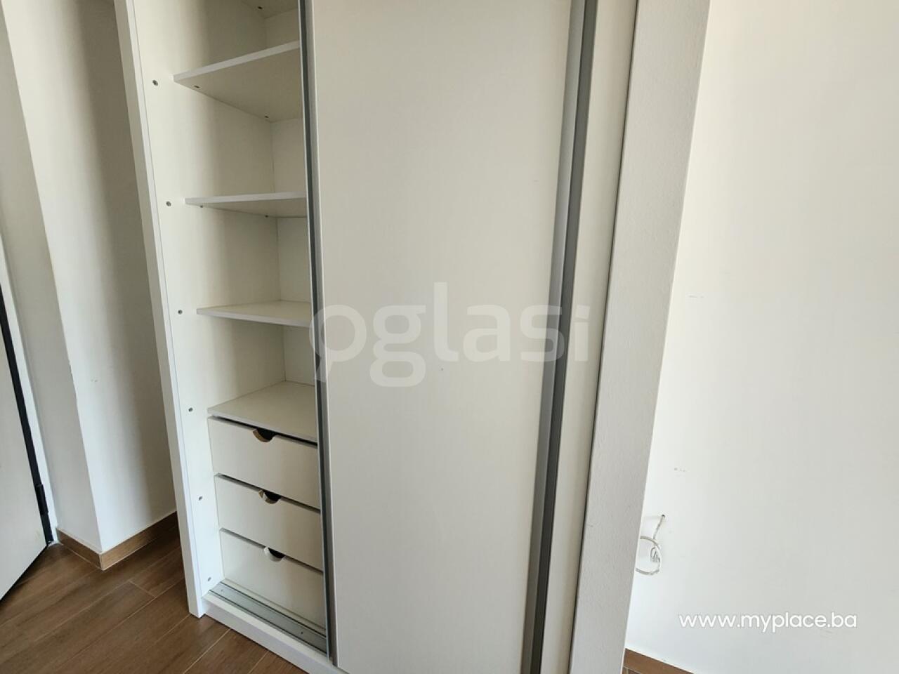 6428d92cce47.jpg