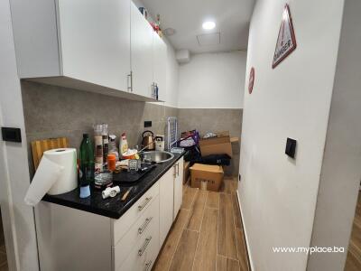 708d30c4d2f4.jpg