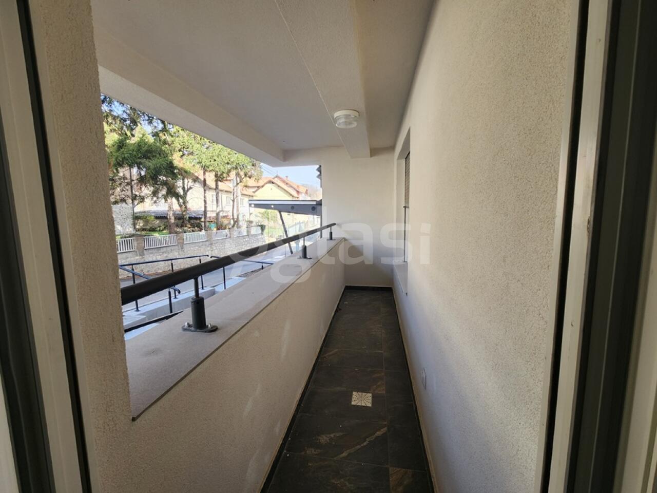 6c1049207575.jpg